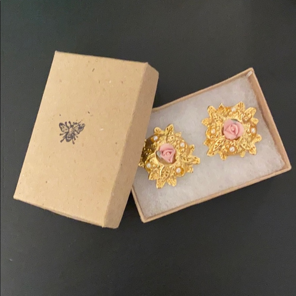 🌸Vintage Rose & Gold Clip on Earrings🌸
